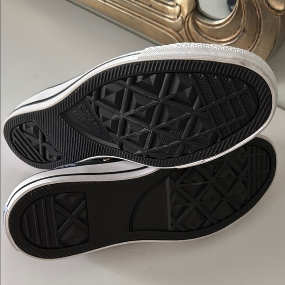 Converse Chuck Taylor Allstar Disney Frozen 2 Low Sneakers - Picture 11 of 11